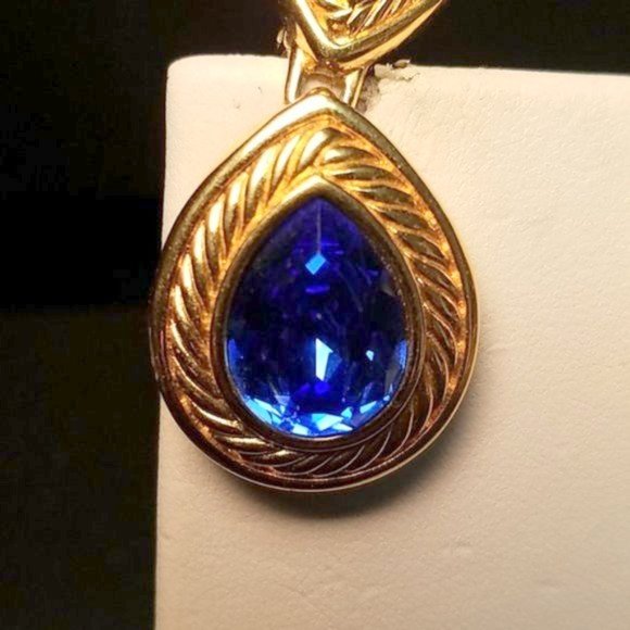Vintage Retired Swarovski Crystal Sapphire Blue Earrings - Picture 3 of 6